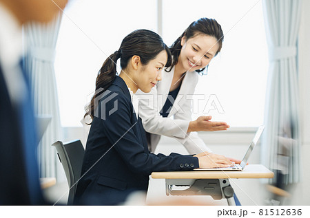 企業の研修風景　撮影協力：中央工学校附属日本語学校 81512636