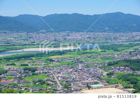 徳島県吉野川市　チェリーロードから阿波市方面を望む 81513819