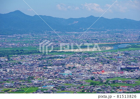 徳島県吉野川市 チェリーロードから上坂町方面を望む 徳島県吉野川市 チェリーロードから上坂町方面を望む 81513826