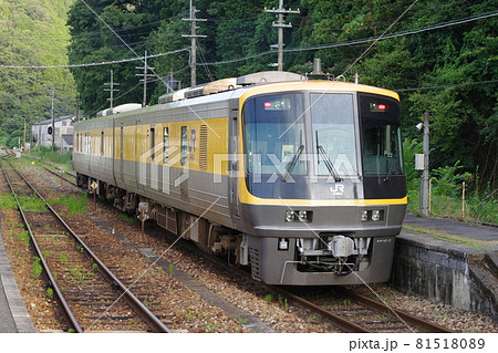 姫新線・上月駅に停車中のJR西日本キヤ141系事業用気動車 姫新線・上月駅に停車中のJR西日本キヤ141系事業用気動車 81518089