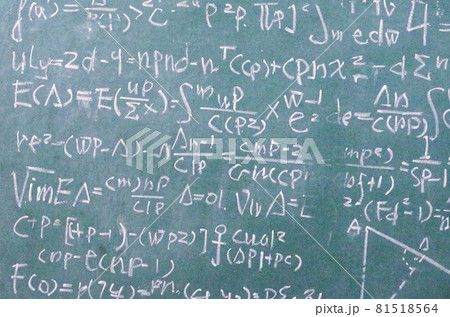 黒板に書かれた数式 81518564