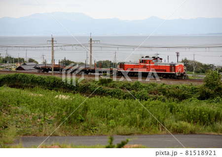 琵琶湖を背に走るDD511191レール輸送列車 81518921