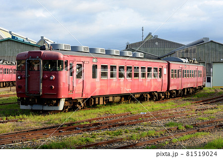 松任工場にて留置中の413系電車 81519024