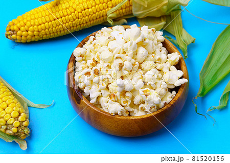Post harvest corn, corn on the cob. Popcorn in bowl blue background Post harvest corn, corn on the cob. Popcorn in bowl blue background 81520156