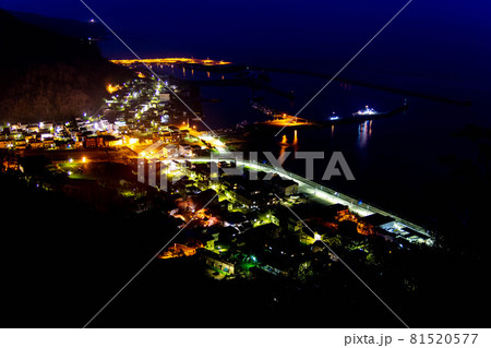 北海道羅臼漁港の夜景 81520577