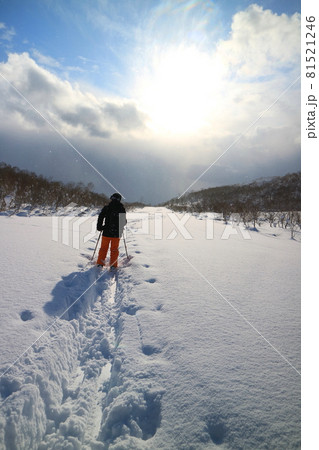 北海道　ニセコ連山スノートレイルを歩く 81521246