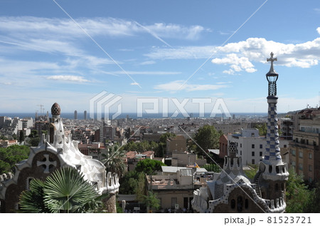 スペイン　バルセロナ　グエル公園　サグラダ・ファミリア 81523721