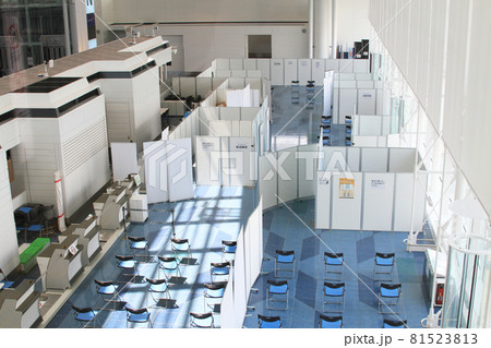 羽田空港第3ターミナル (旧名:国際線ターミナル) 3F出発ロビーの新型コロナ予防接種会場 羽田空港第3ターミナル (旧名:国際線ターミナル) 3F出発ロビーの新型コロナ予防接種会場 81523813