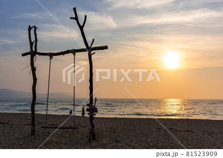 《京都府》夕日ヶ浦海岸 ビーチブランコゆらり 《京都府》夕日ヶ浦海岸 ビーチブランコゆらり 81523909