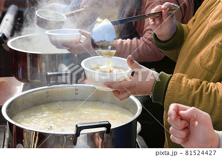 豚汁炊き出し 81524427