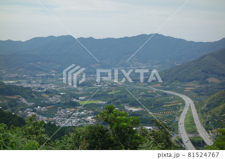 東名三ヶ日JCT方面を山から望む 横 東名三ヶ日JCT方面を山から望む 横 81524767