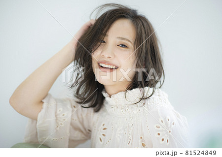 女性 ポートレイト 女性 ポートレイト 81524849