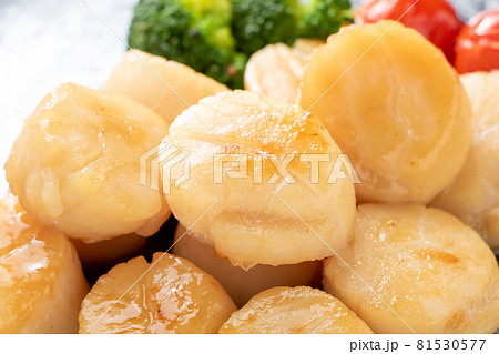 帆立貝柱のバター焼き。 帆立貝柱のバター焼き。 81530577