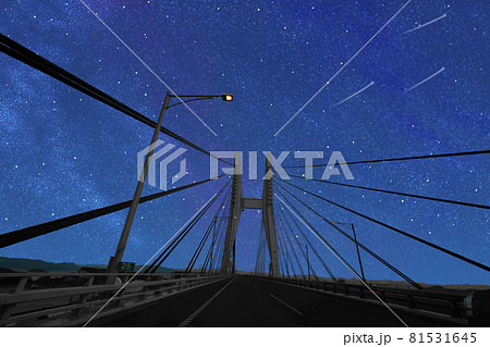 星空と瀬戸大橋 岩黒島橋 車中から撮影した写真を編集 イラストのイラスト素材