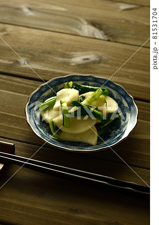 小かぶの浅漬け 81531704