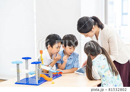 実験教室 撮影協力:中央工学校附属日本語学校 実験教室 撮影協力:中央工学校附属日本語学校 81532802