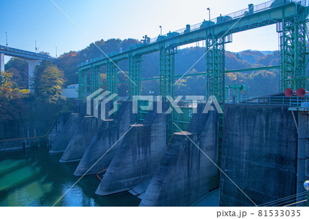 荒川 玉淀ダム 秋の風景 紅葉の季節 荒川 玉淀ダム 秋の風景 紅葉の季節 81533035