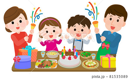 お誕生日パーティ 子供の誕生日を祝う家族 イラストのイラスト素材