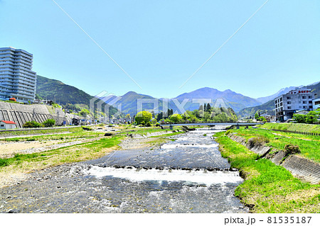 星川橋/夜間瀬川より上流方面を望む(長野県山ノ内町)【2020.5】 星川橋/夜間瀬川より上流方面を望む(長野県山ノ内町)【2020.5】 81535187