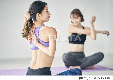 ヨガ 女性 ヨガ 女性 81535330