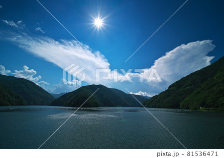 夏の梓湖から上高地方面に沸いた積雷雲を望む 夏の梓湖から上高地方面に沸いた積雷雲を望む 81536471