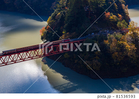 日本の車窓から 紅葉の大井川鐵道井川線 奥大井湖上駅 日本の車窓から 紅葉の大井川鐵道井川線 奥大井湖上駅 81536593