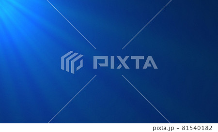 斜め上から降り注ぐ光(青色背景) 斜め上から降り注ぐ光(青色背景) 81540182