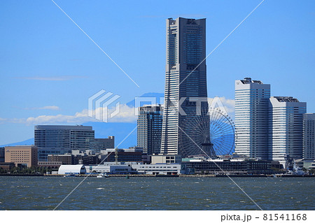 令和元年台風19号 翌日の横浜みなとみらいと富士山 令和元年台風19号 翌日の横浜みなとみらいと富士山 81541168