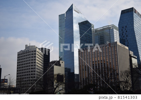 ソウルの高層ビル群（韓国） 81541303