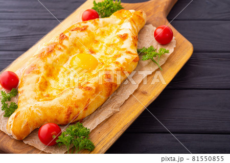 Homemade adjarian khachapuri with egg 81550855