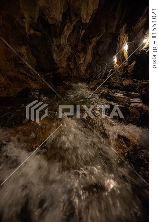 鍾乳洞 鍾乳洞 81551021