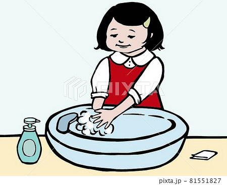 手を洗う女の子 81551827