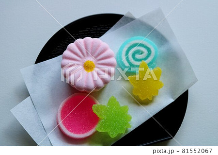 カラフルな干菓子 和菓子 カラフルな干菓子 和菓子 81552067