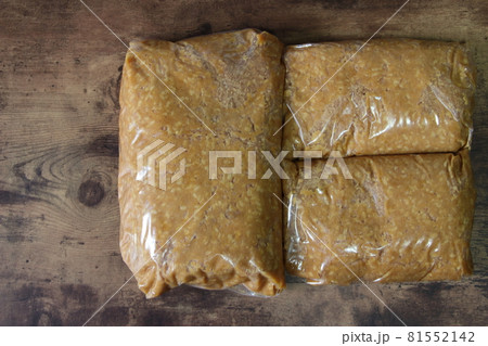 発酵食品！熟成した手作り味噌 81552142