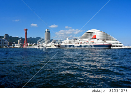 2021年夏神戸港 クルーズ船「にっぽん丸」とポートタワーやホテル群 2021年夏神戸港 クルーズ船「にっぽん丸」とポートタワーやホテル群 81554073