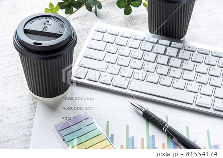 ビジネスシーン ビジネスシーン 81554174