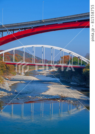 荒川 玉淀ダム付近 秋の風景 紅葉の季節 荒川 玉淀ダム付近 秋の風景 紅葉の季節 81558755