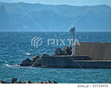 小樽　漁港の灯台　塩谷港外防波堤西灯台 81559456