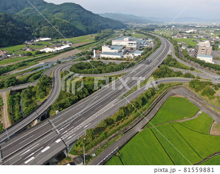 松山自動車道の川内IC付近の空撮 松山自動車道の川内IC付近の空撮 81559881