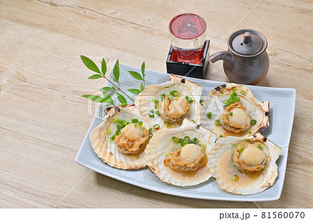 殻付きホタテ焼き、焼きほたて、帆立貝グリル、海鮮焼き、ホタテガイ、浜焼きイメージ。 殻付きホタテ焼き、焼きほたて、帆立貝グリル、海鮮焼き、ホタテガイ、浜焼きイメージ。 81560070