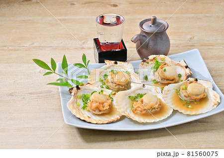 殻付きホタテ焼き、焼きほたて、帆立貝グリル、海鮮焼き、ホタテガイ、浜焼きイメージ。 殻付きホタテ焼き、焼きほたて、帆立貝グリル、海鮮焼き、ホタテガイ、浜焼きイメージ。 81560075