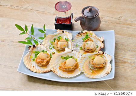 殻付きホタテ焼き、焼きほたて、帆立貝グリル、海鮮焼き、ホタテガイ、浜焼きイメージ。 殻付きホタテ焼き、焼きほたて、帆立貝グリル、海鮮焼き、ホタテガイ、浜焼きイメージ。 81560077