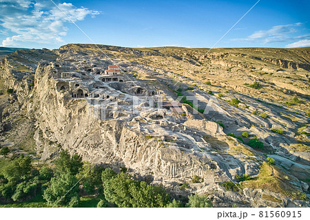 An ancient city in the mountains 81560915