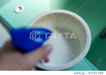 風呂桶の水垢 81562199