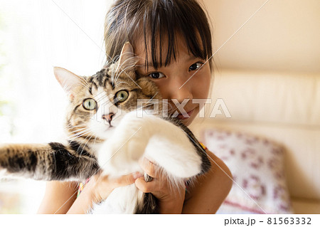 ミヌエットと女の子 81563332