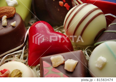 チョコレートのアソート 81563474