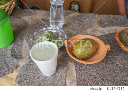 ウチワサボテンの果実 ウチワサボテンの果実 81564382