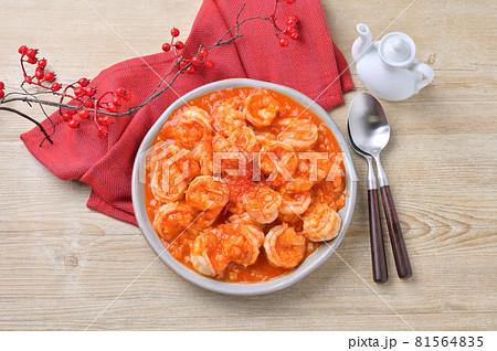 中華料理の「エビチリ」。海老のチリソース炒め、海老チリ、えびチリ、海鮮料理。 81564835