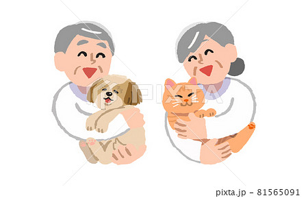 犬と猫を抱っこする私服シニア男女(手描きカラー) 犬と猫を抱っこする私服シニア男女(手描きカラー) 81565091