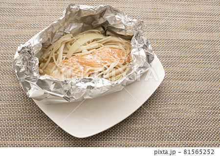 鮭のホイル焼き 81565252